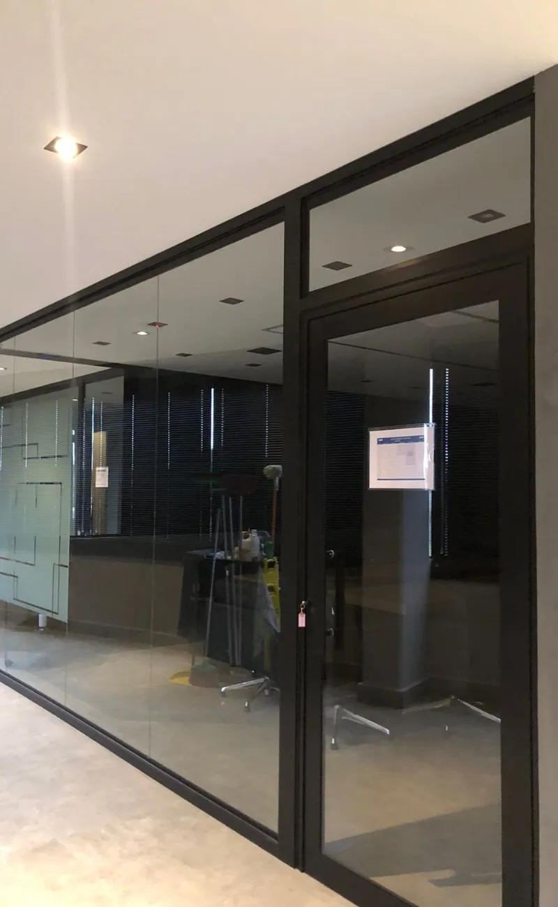 divisória de vidro divisoria de ambiente divisoria de escritorio divisoria de cozinha